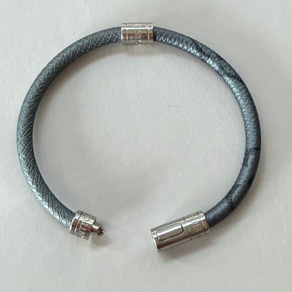 MINT Louis Vuitton Mens Grey Leather Silver Monogram Split Bracelet - Picture 6 of 9